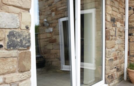 Rehau_Patio-Doors-Tilt-Slide-Patio-Doors_Images_Image01